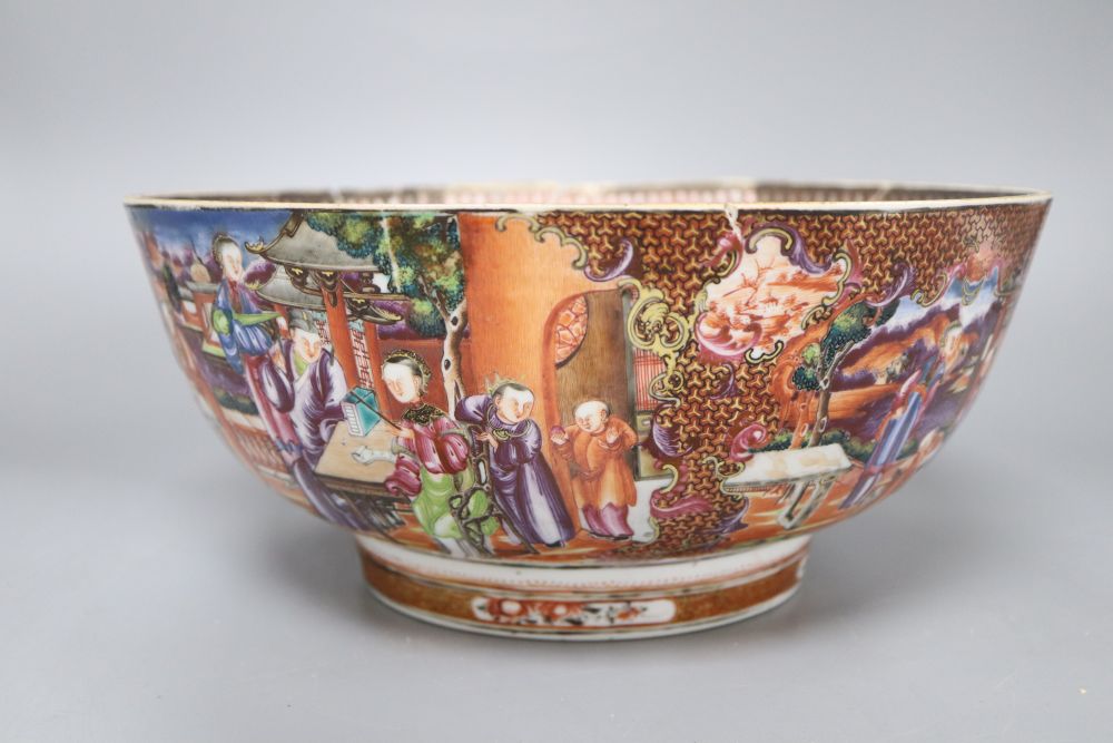 An early 19th century Chinese export bowl, diameter 29cm (a.f.)